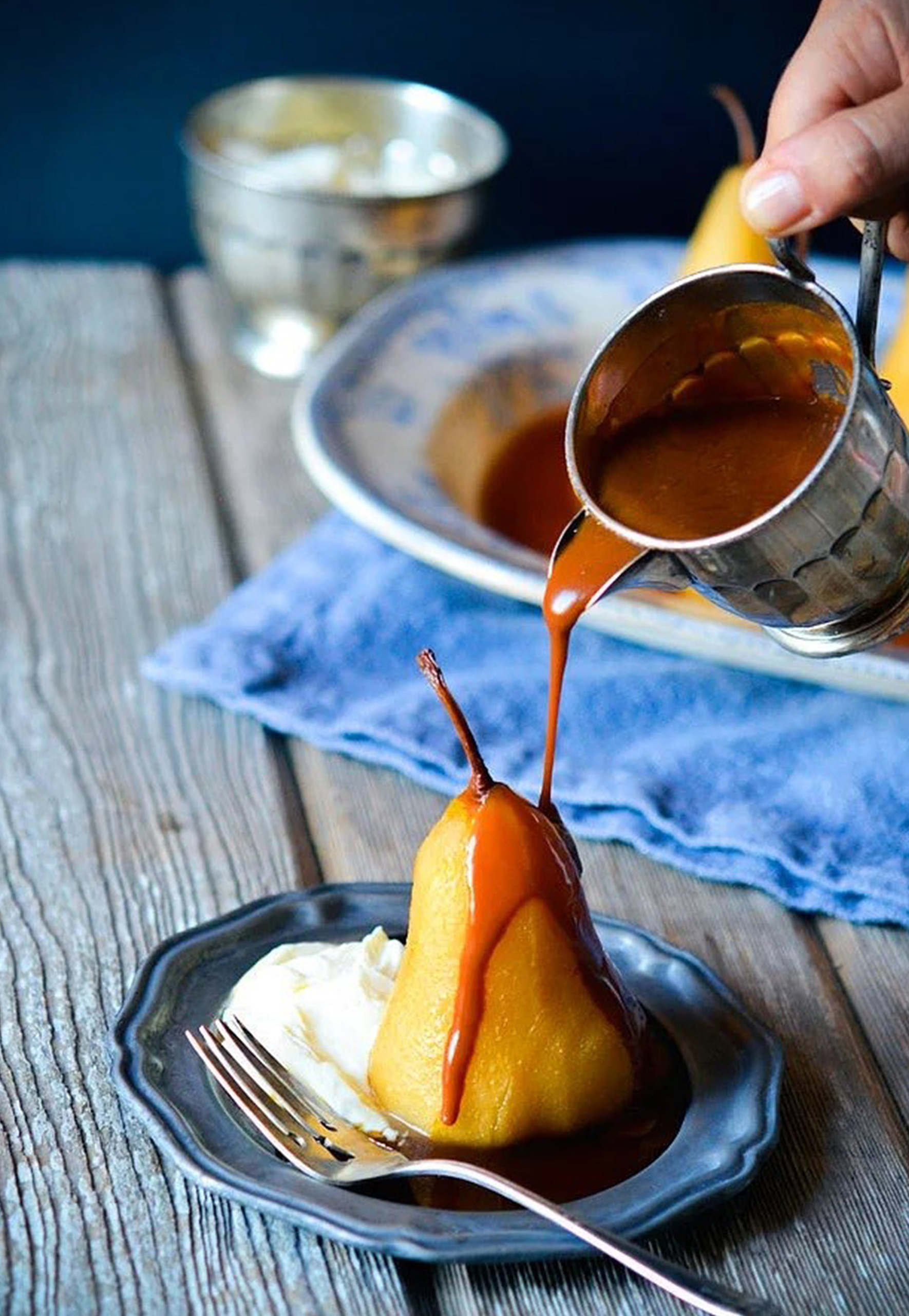 Bergamot-Çaylı-Armut-Poşe-ve-yanında-Karamel-Sos